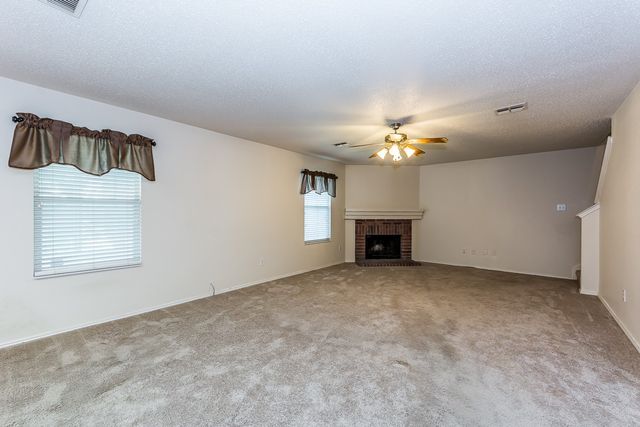 8709 Stonebriar Lane, Fort Worth, TX 76123