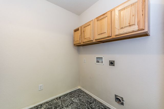 8709 Stonebriar Lane, Fort Worth, TX 76123