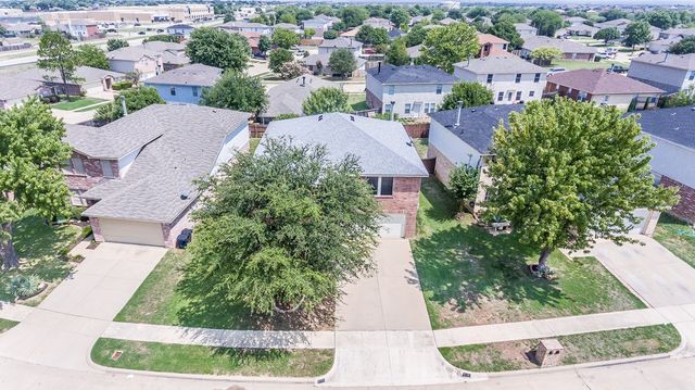 8709 Stonebriar Lane, Fort Worth, TX 76123