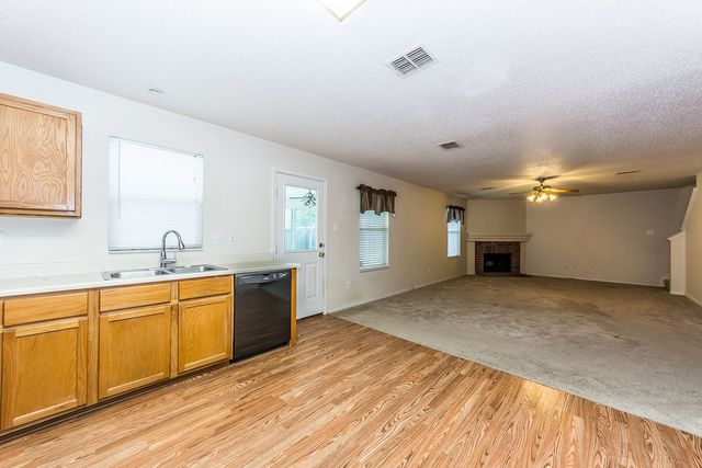 8709 Stonebriar Lane, Fort Worth, TX 76123