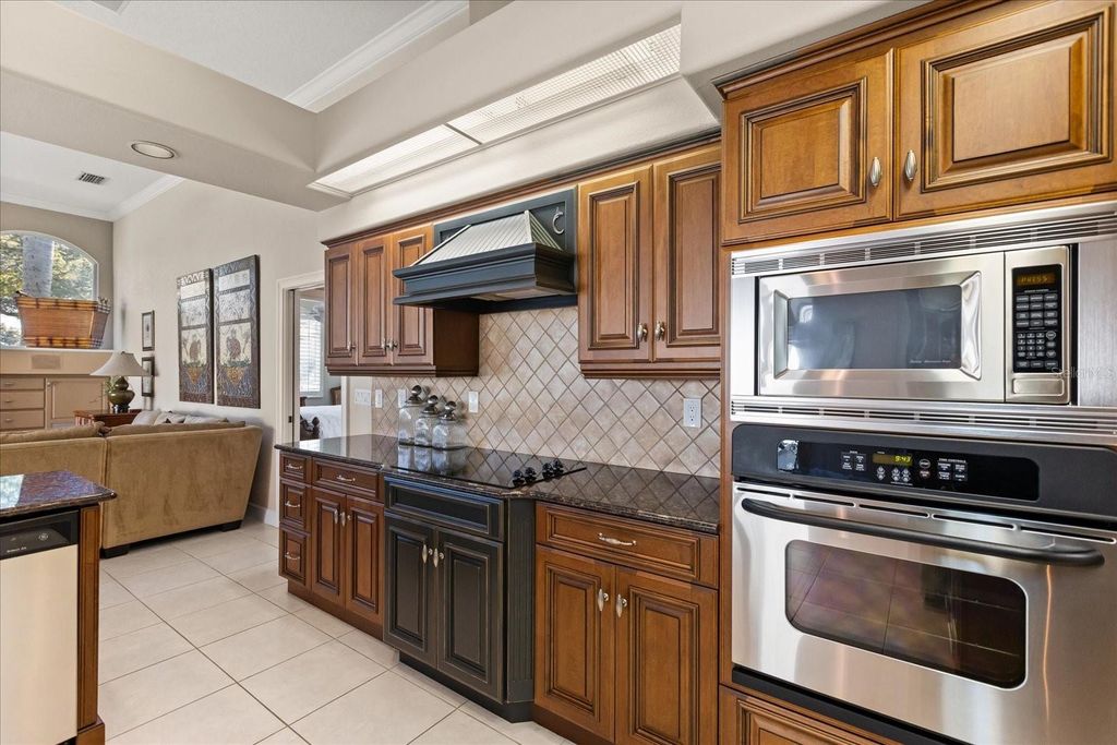 Image 9 of property listing at 253 PROMENADE CIRCLE, Lake Mary, FL 32746