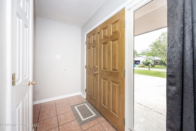 135 La Branche Avenue, Ocean Springs, MS 39564