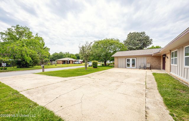 135 La Branche Avenue, Ocean Springs, MS 39564