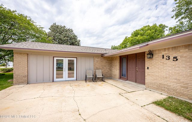 135 La Branche Avenue, Ocean Springs, MS 39564