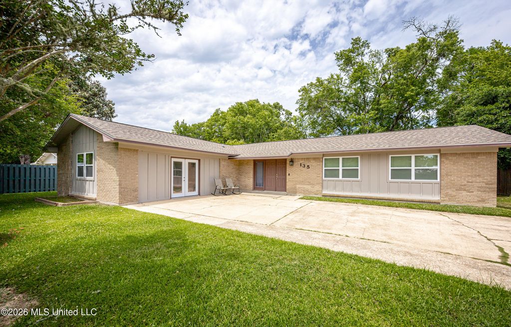 135 La Branche Avenue, Ocean Springs, MS 39564