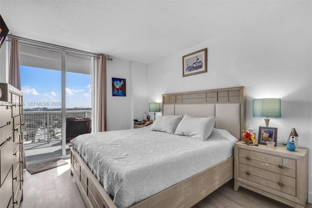 900 SW 8th St 1603, Miami, FL 33130