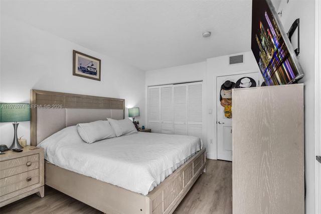 900 SW 8th St 1603, Miami, FL 33130