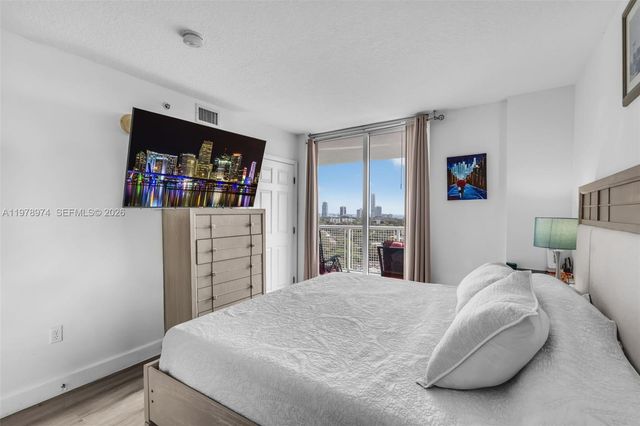 900 SW 8th St 1603, Miami, FL 33130