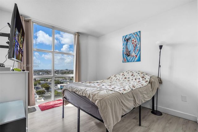 900 SW 8th St 1603, Miami, FL 33130