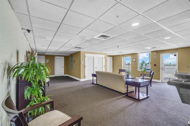 900 SW 8th St 1603, Miami, FL 33130