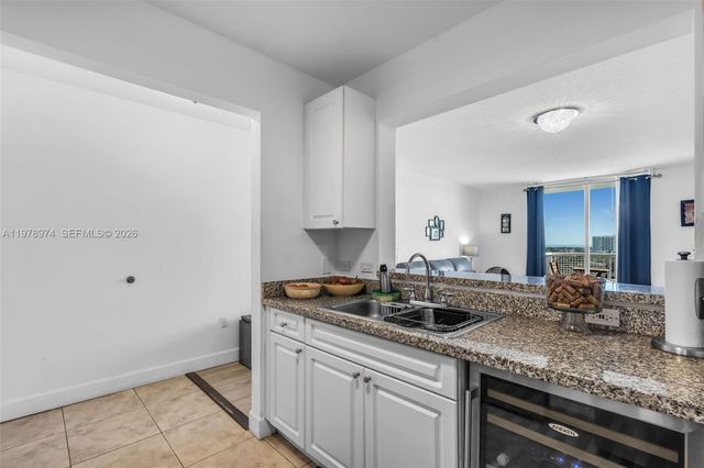 900 SW 8th St 1603, Miami, FL 33130