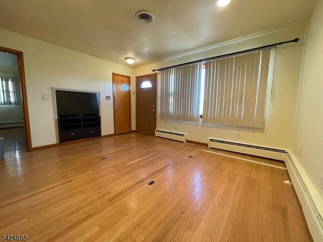 405 Redcliffe St, Elizabeth City, NJ 07206