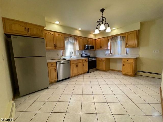 405 Redcliffe St, Elizabeth City, NJ 07206