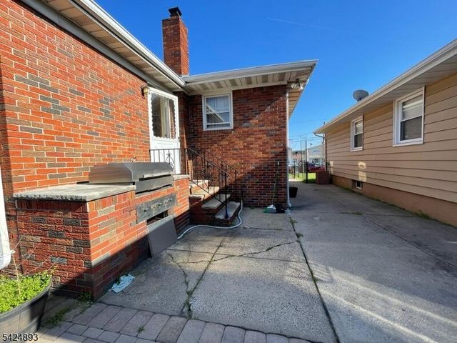405 Redcliffe St, Elizabeth City, NJ 07206