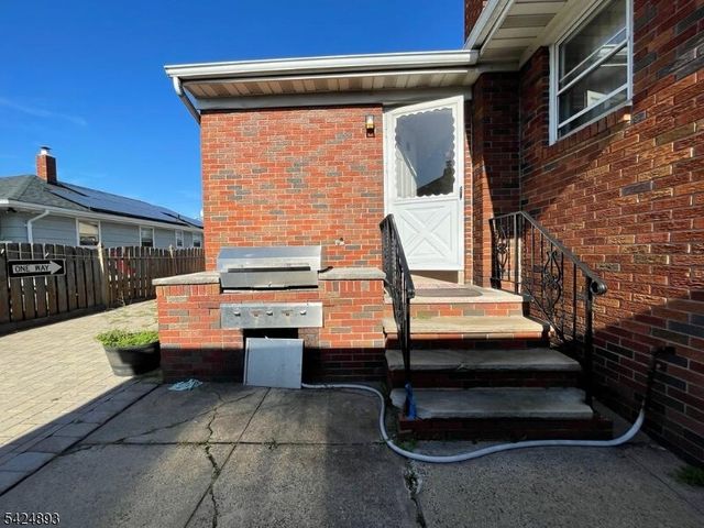 405 Redcliffe St, Elizabeth City, NJ 07206