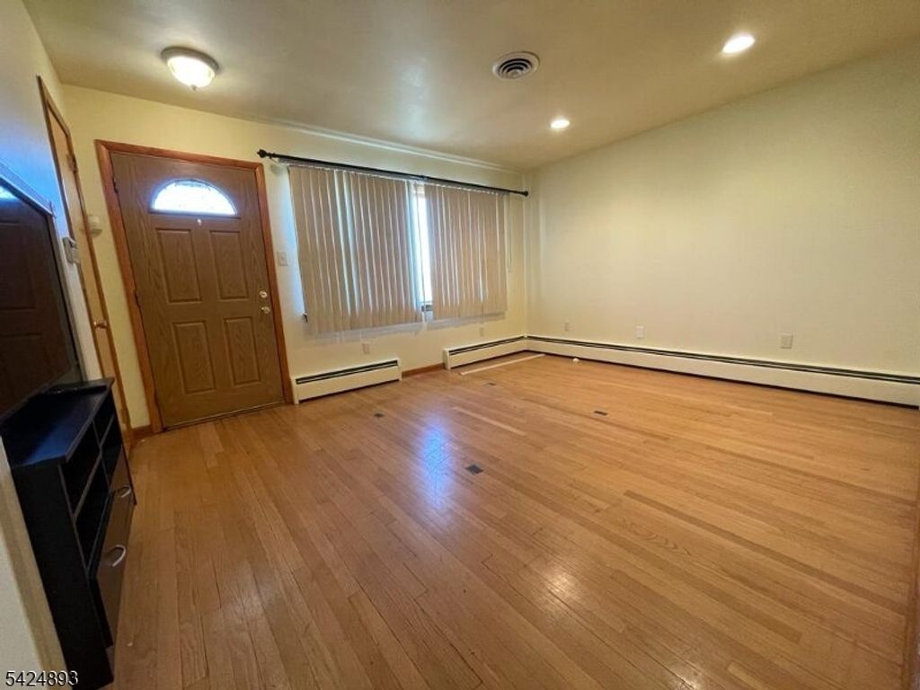 405 Redcliffe St, Elizabeth City, NJ 07206 — photo 2
