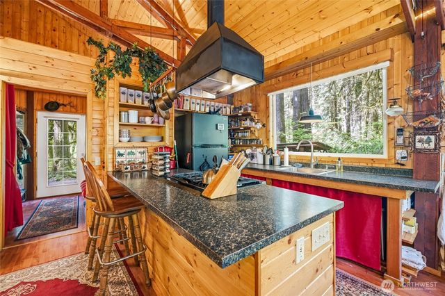 10707 Thompson Creek Road, Deming, WA 98244