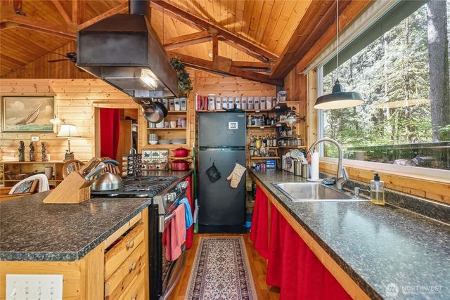 10707 Thompson Creek Road, Deming, WA 98244