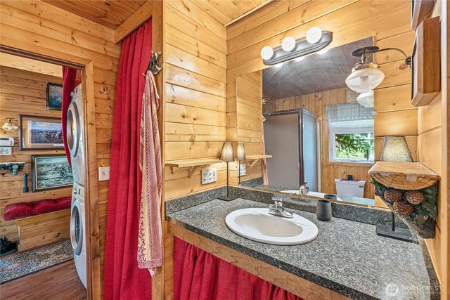 10707 Thompson Creek Road, Deming, WA 98244