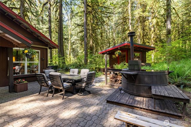 10707 Thompson Creek Road, Deming, WA 98244