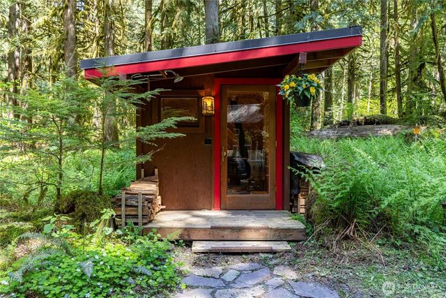 10707 Thompson Creek Road, Deming, WA 98244