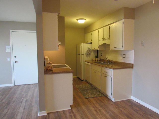 32724 Harper Avenue, St Clair Shores, MI 48082