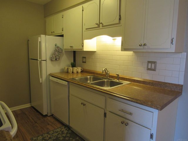 32724 Harper Avenue, St Clair Shores, MI 48082