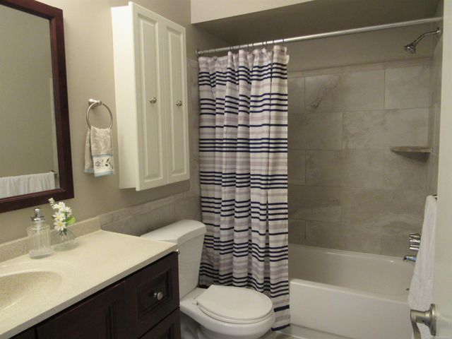 32724 Harper Avenue, St Clair Shores, MI 48082