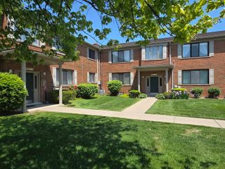 32724 Harper Avenue, St Clair Shores, MI 48082