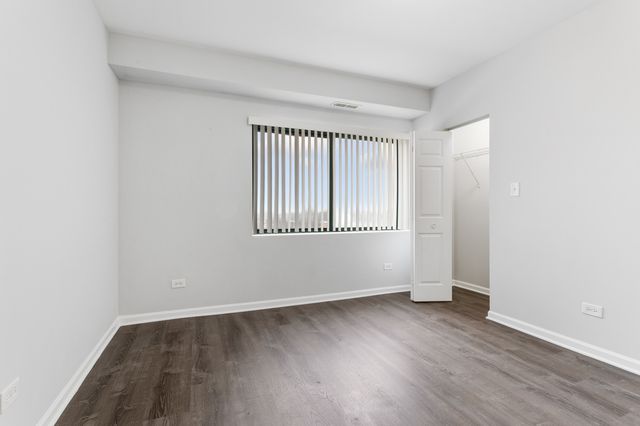 2451 W Howard Street 511, Chicago, IL 60645