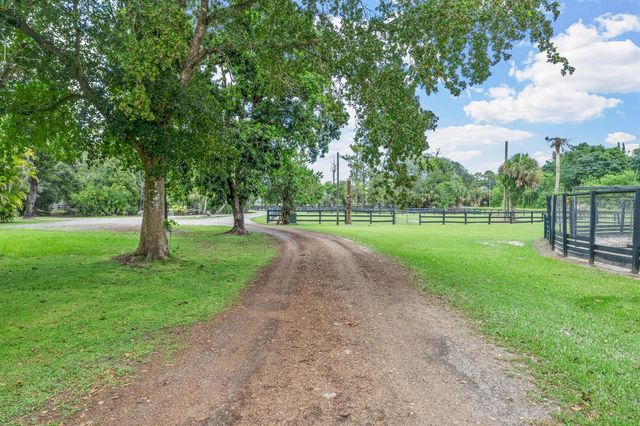 14536 North Road, Loxahatchee, FL 33470