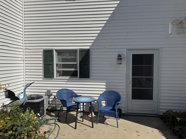 825 Sutherland Avenue, Janesville, WI 53545