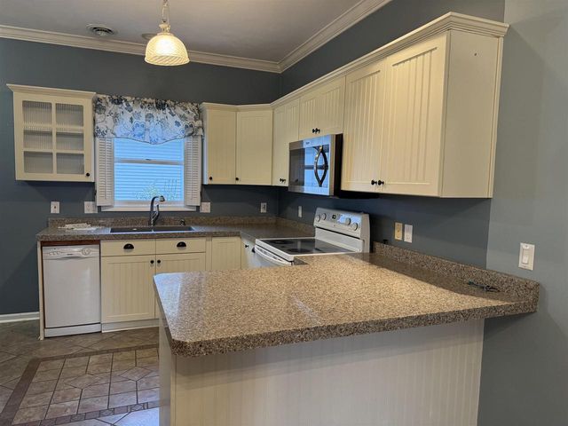 825 Sutherland Avenue, Janesville, WI 53545