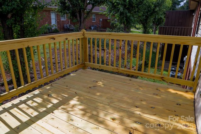 525 12th Street SW 26, Hickory, NC 28602