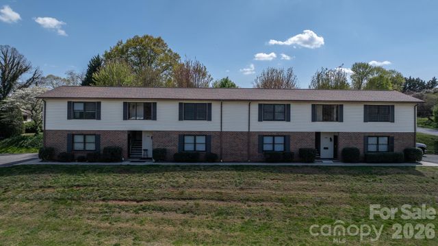 525 12th Street SW 26, Hickory, NC 28602