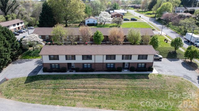 525 12th Street SW 26, Hickory, NC 28602