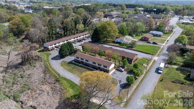 525 12th Street SW 26, Hickory, NC 28602