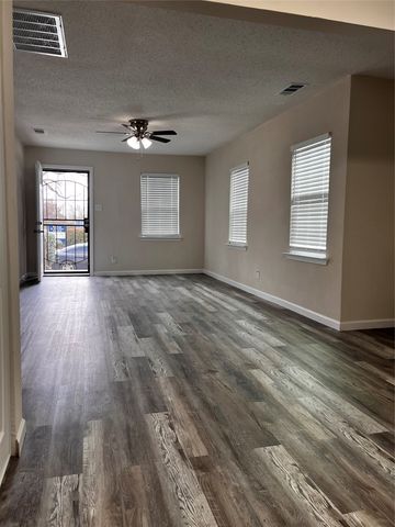 2839 E OVERTON Road, Dallas, TX 75216