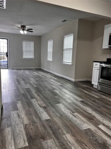 2839 E OVERTON Road, Dallas, TX 75216