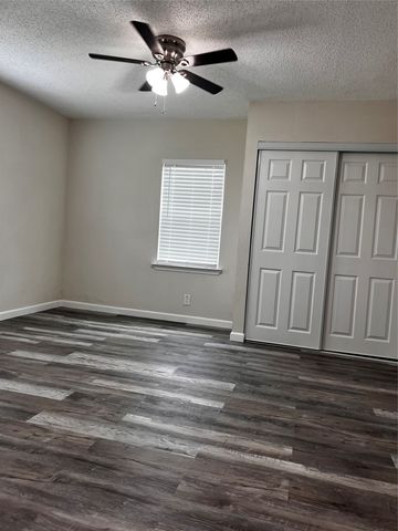 2839 E OVERTON Road, Dallas, TX 75216