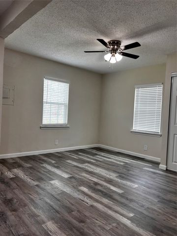 2839 E OVERTON Road, Dallas, TX 75216