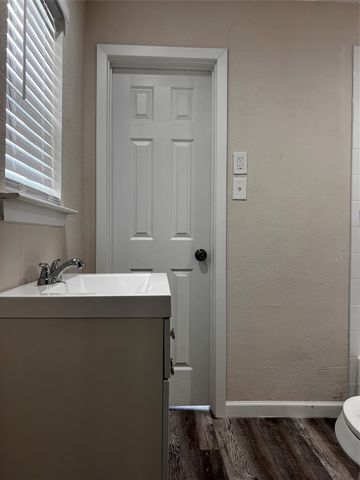 2839 E OVERTON Road, Dallas, TX 75216