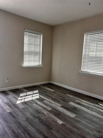 2839 E OVERTON Road, Dallas, TX 75216