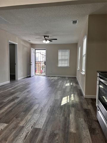 2839 E OVERTON Road, Dallas, TX 75216