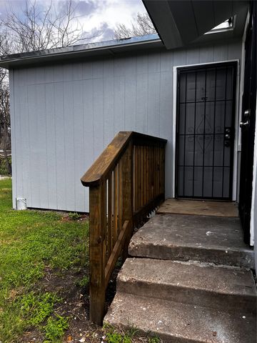 2839 E OVERTON Road, Dallas, TX 75216