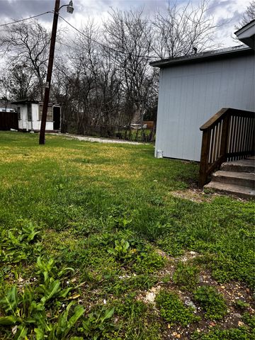 2839 E OVERTON Road, Dallas, TX 75216
