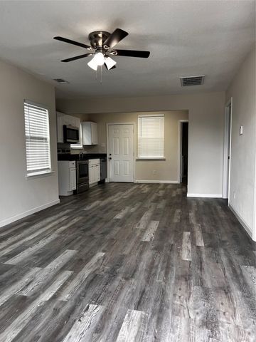 2839 E OVERTON Road, Dallas, TX 75216
