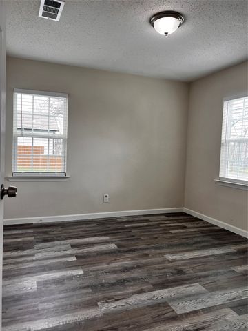 2839 E OVERTON Road, Dallas, TX 75216