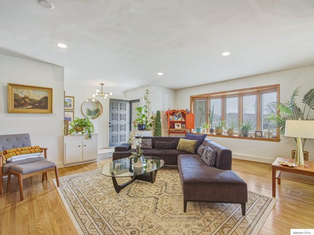 10324 Hilltop Road, Omaha, NE 68134