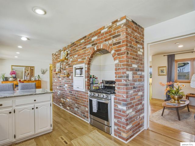 10324 Hilltop Road, Omaha, NE 68134